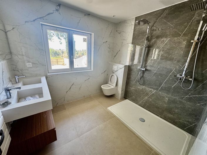 Image No.11-3 Bed House for sale