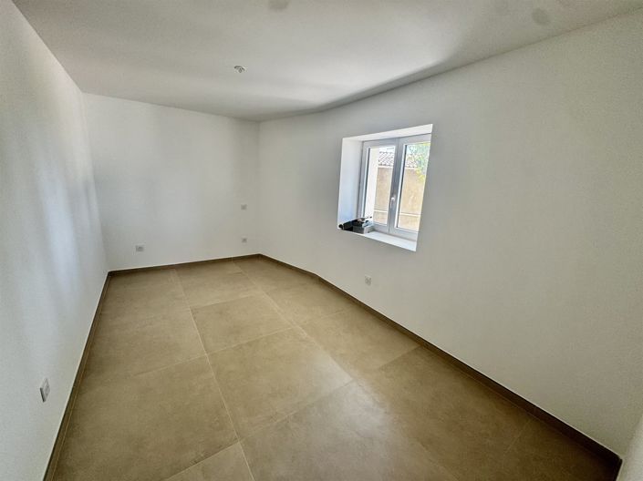 Image No.14-3 Bed House for sale