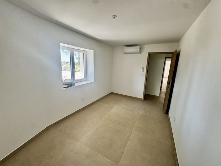 Image No.17-3 Bed House for sale