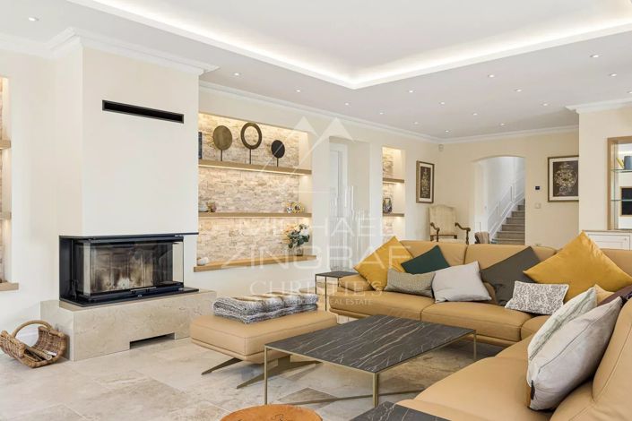 Image No.8-7 Bed House for sale