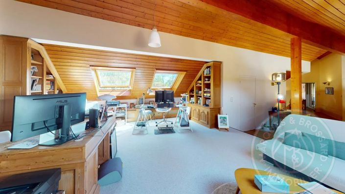 Image No.11-3 Bed House for sale