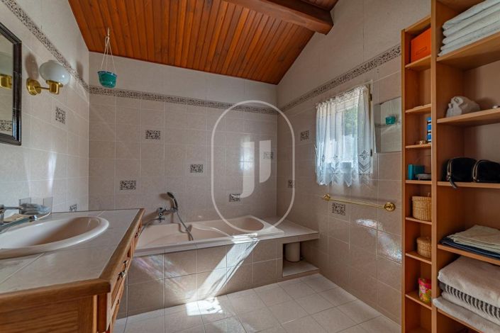 Image No.10-4 Bed House for sale