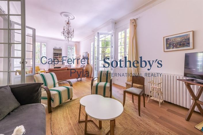 Image No.7-7 Bed House for sale