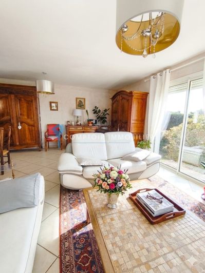 Image No.6-5 Bed House for sale