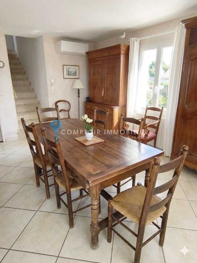Image No.8-5 Bed House for sale
