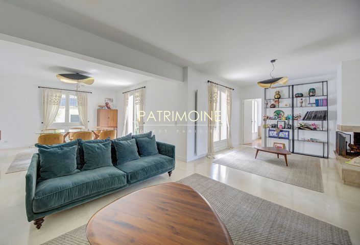 Image No.9-5 Bed Property for sale