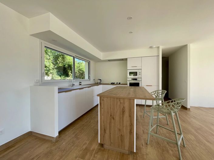 Image No.8-2 Bed House for sale
