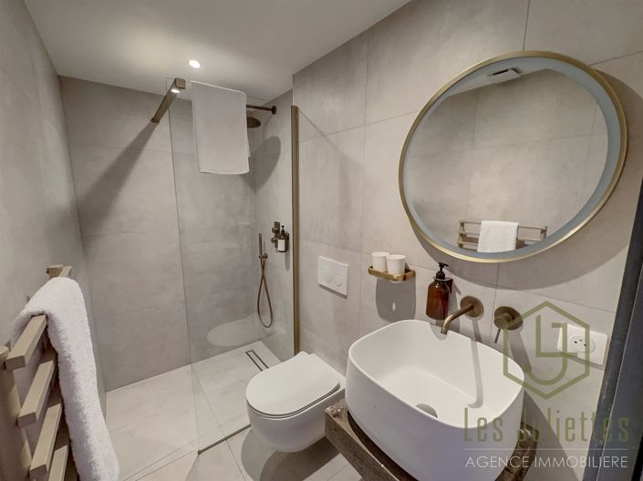 Image No.11-6 Bed House for sale