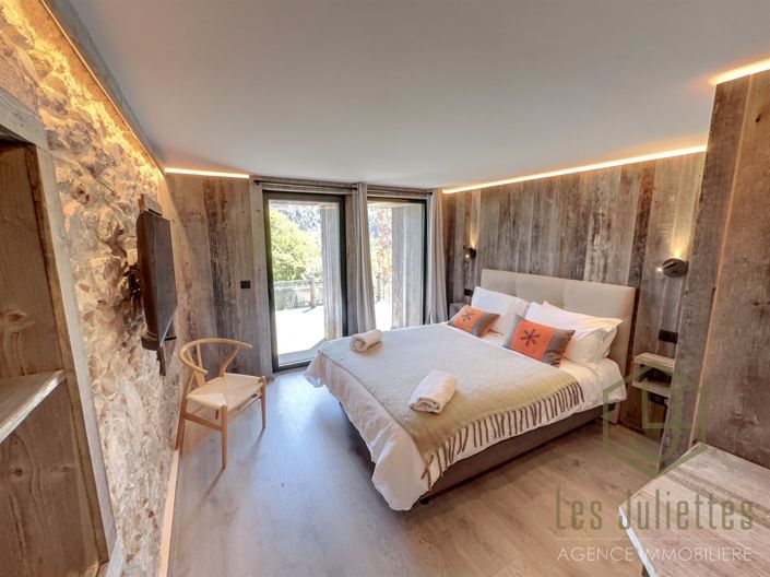 Image No.12-6 Bed House for sale