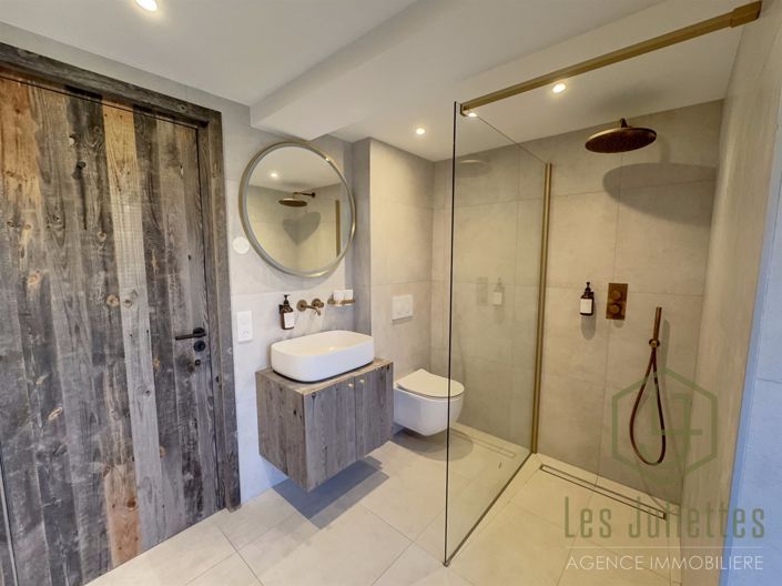 Image No.19-6 Bed House for sale
