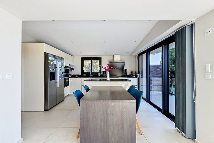 Image No.3-4 Bed House for sale