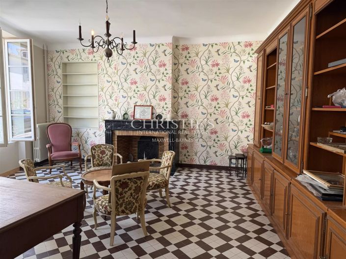 Image No.2-6 Bed House for sale