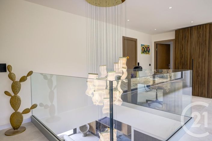 Image No.17-5 Bed House for sale