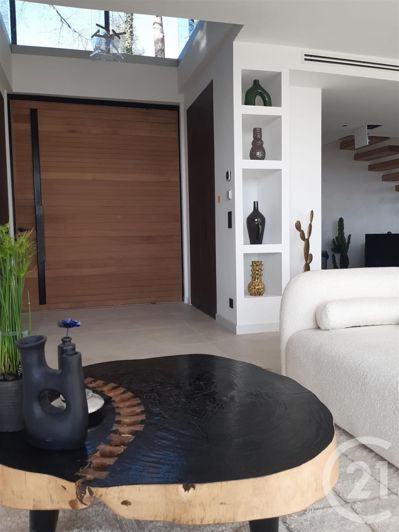 Image No.20-5 Bed House for sale