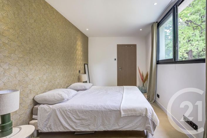 Image No.23-5 Bed House for sale