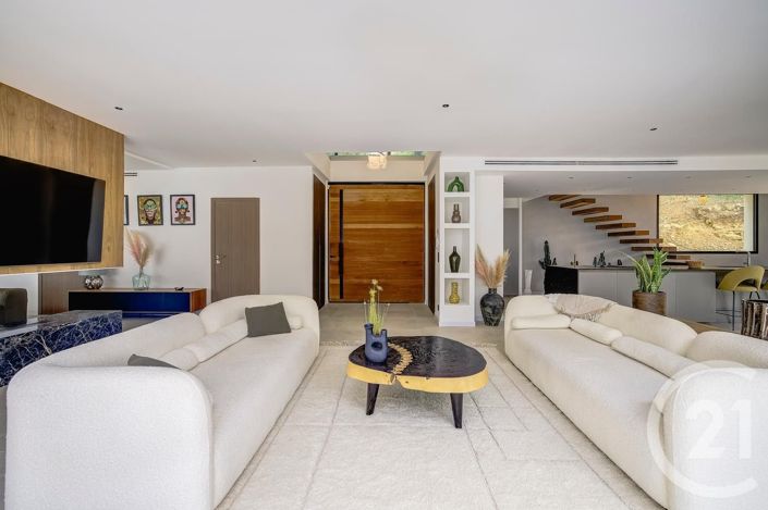 Image No.27-5 Bed House for sale