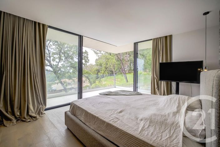 Image No.28-5 Bed House for sale
