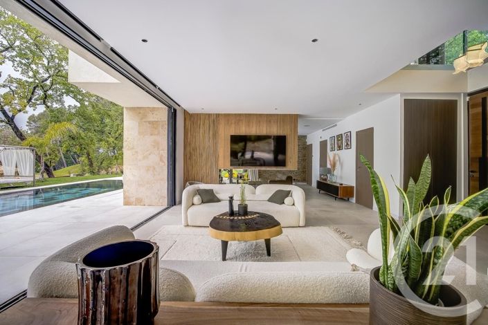 Image No.6-5 Bed House for sale