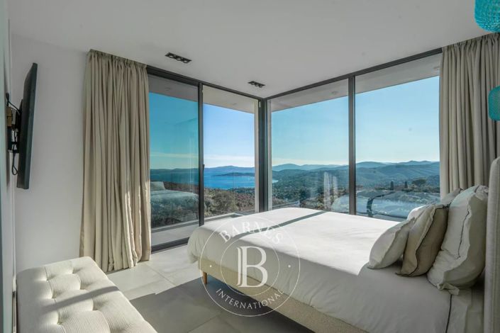 Image No.9-4 Bed House for sale