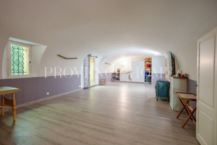 Image No.7-7 Bed House for sale
