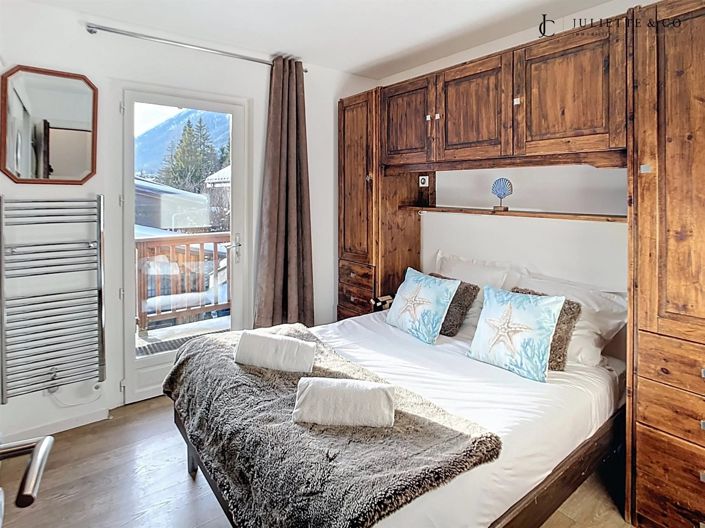 Image No.8-8 Bed House for sale