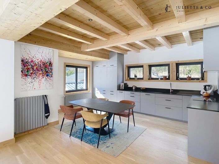 Image No.4-4 Bed Property for sale