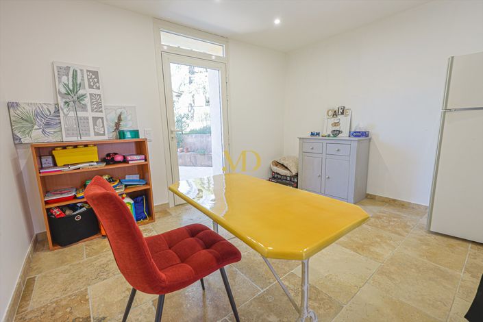Image No.18-4 Bed House for sale