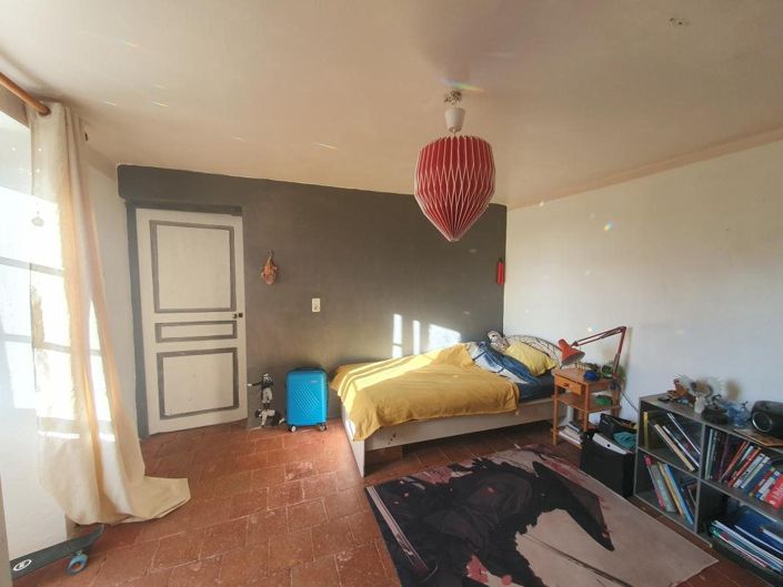 Image No.8-6 Bed House for sale
