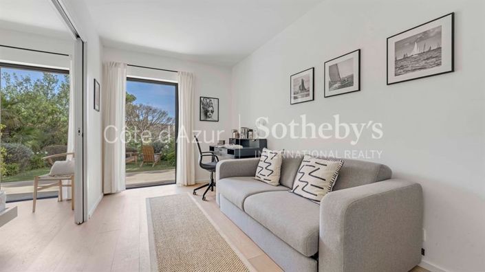 Image No.13-5 Bed Property for sale