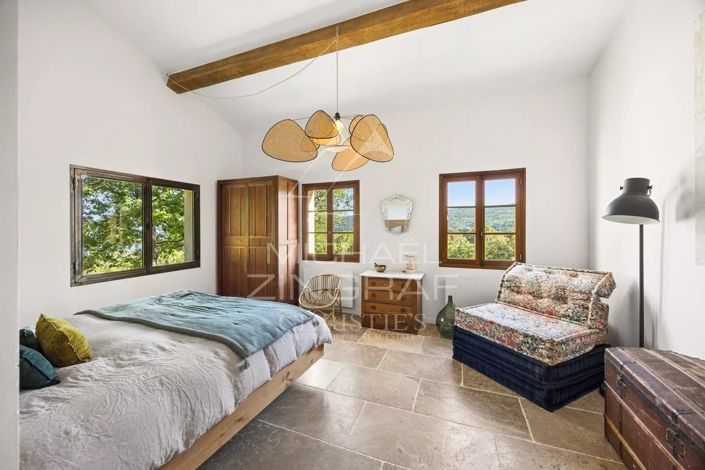 Image No.10-4 Bed House for sale