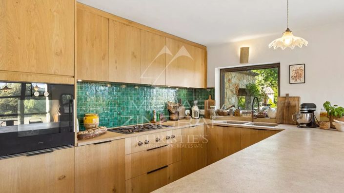 Image No.7-4 Bed House for sale