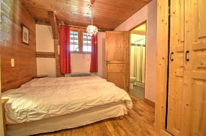 Image No.8-7 Bed House for sale