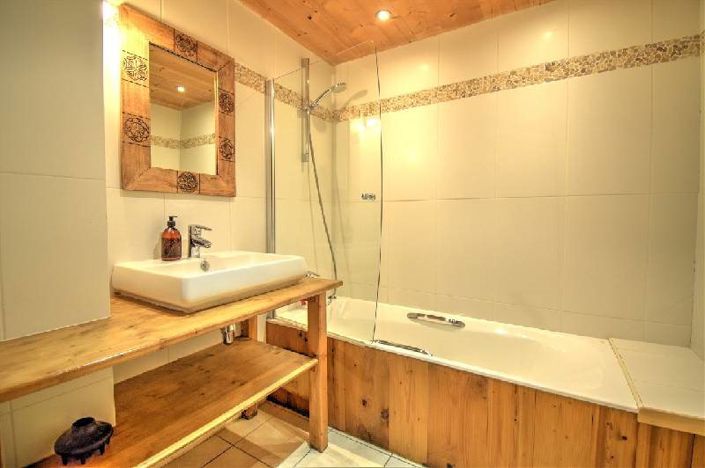 Image No.9-7 Bed House for sale