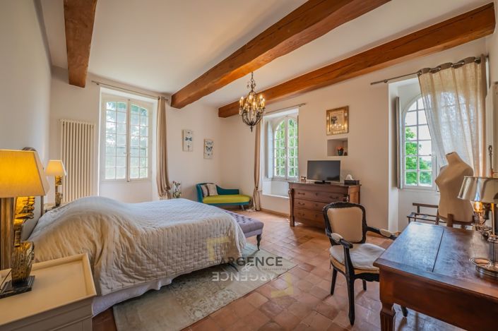 Image No.11-20 Bed Property for sale