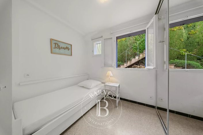 Image No.7-6 Bed House for sale