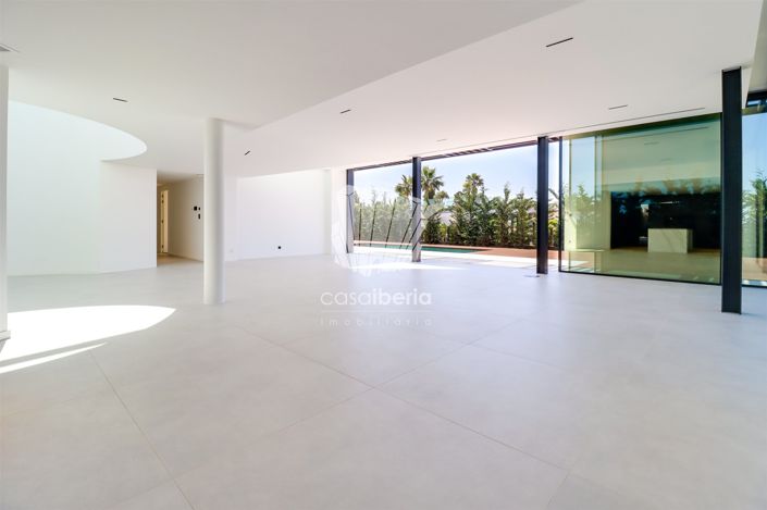 Image No.9-4 Bed House for sale
