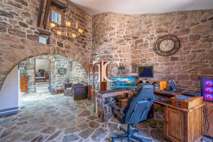 Image No.11-4 Bed House for sale