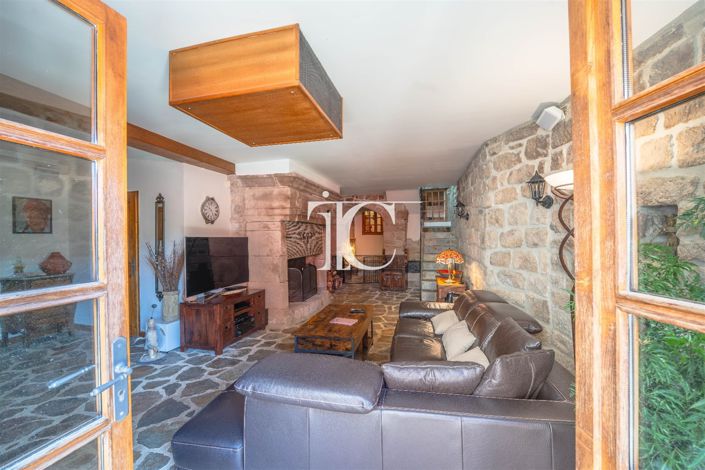 Image No.19-4 Bed House for sale