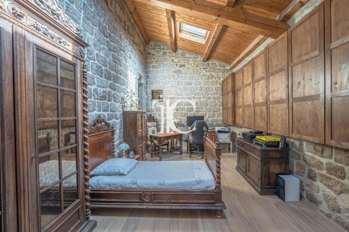 Image No.24-4 Bed House for sale