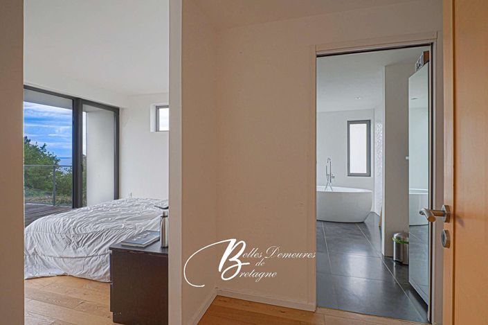 Image No.15-5 Bed Property for sale