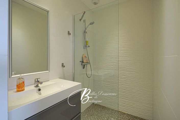 Image No.20-5 Bed Property for sale