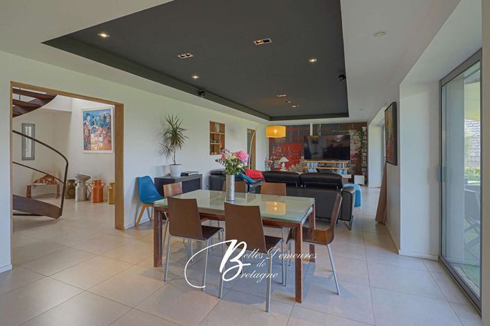 Image No.4-5 Bed Property for sale