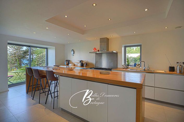Image No.8-5 Bed Property for sale