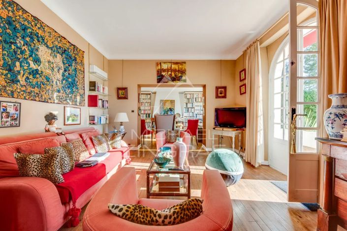 Image No.5-5 Bed House for sale