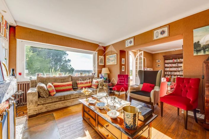 Image No.6-5 Bed House for sale