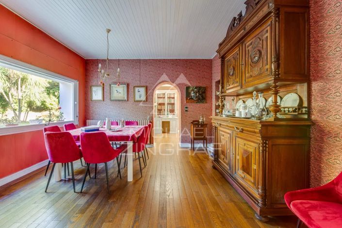 Image No.8-5 Bed House for sale