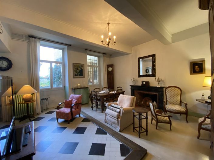 Image No.7-6 Bed House for sale