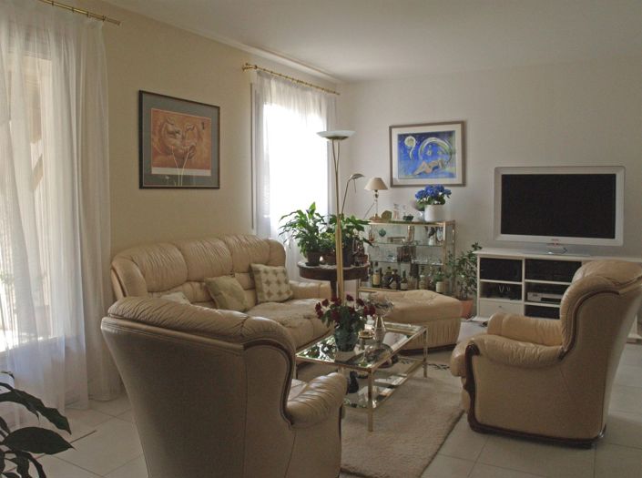 Image No.7-4 Bed House for sale