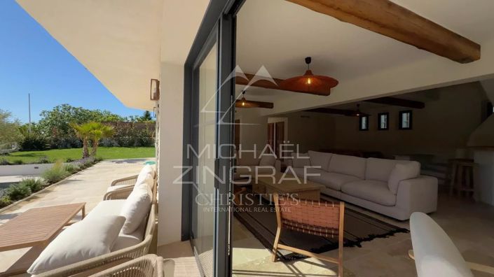 Image No.7-5 Bed House for sale