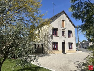1 - Montjean, House